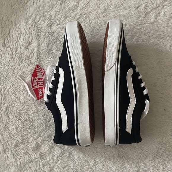 (NWT) Vans Ward Women’s Shoes in Black & White, Size: 9 - Picture 13 of 17